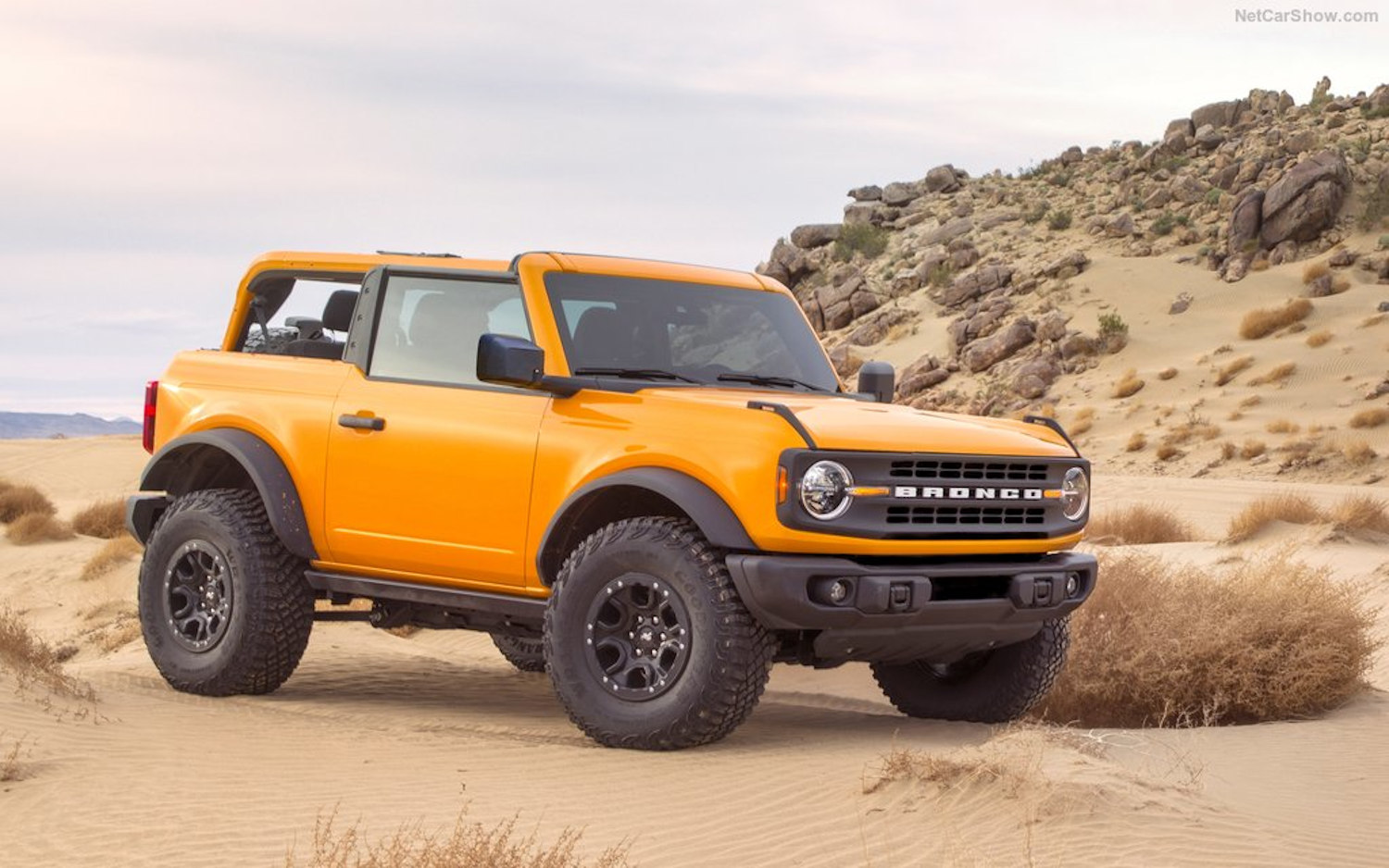 Ford Bronco Outer Banks 2-door 2021 | SUV Drive